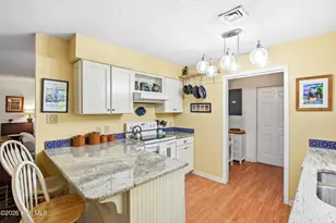 227 E 11th St, Southport, NC 28461 - Photo 11