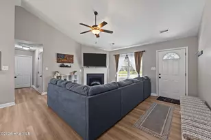 221 Breakwater Dr, Sneads Ferry, NC 28460 - Photo 5