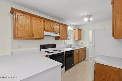 219 Edgewood Drive, Jacksonville, NC 28546 - Photo 9