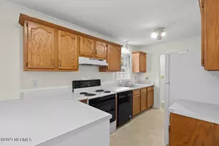219 Edgewood Dr, Jacksonville, NC 28546 - Photo 9
