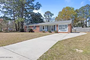 219 Edgewood Dr, Jacksonville, NC 28546 - Photo 1