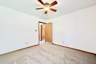 1215 Willow Springs Dr W, Richlands, NC 28574 - Photo 21