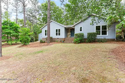 420 E Hedgelawn Way, Southern Pines, NC 28387 - Photo 3