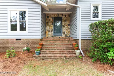 420 E Hedgelawn Way, Southern Pines, NC 28387 - Photo 5