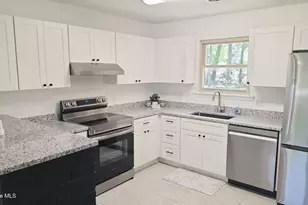 301 Stuart Ave, Southport, NC 28461 - Photo 5