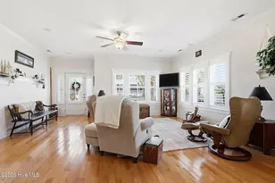 422 Sunrise Ct, Emerald Isle, NC 28594 - Photo 5