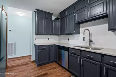 513 Hamlet Avenue, Carolina Beach, NC 28428 - Photo 19