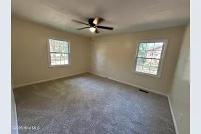 1300 W Church Street, Laurinburg, NC 28352 - Photo 9