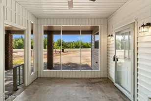 11073 Sam Potts Hwy, Lake Waccamaw, NC 28450 - Photo 5
