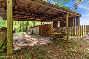 11073 Sam Potts Hwy, Lake Waccamaw, NC 28450 - Photo 37
