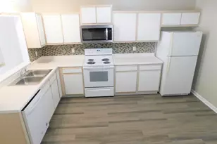 203 Spring Meadow Cir, Jacksonville, NC 28546 - Photo 3