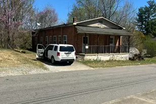 1034 Perry St, Marion, NC 28752 - Photo 1