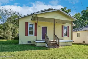 307 E Irwin St, Pinetops, NC 27864 - Photo 1