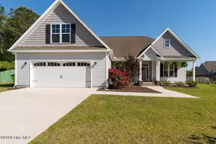 302 Big Pine Ct, Swansboro, NC 28539 - Photo 1