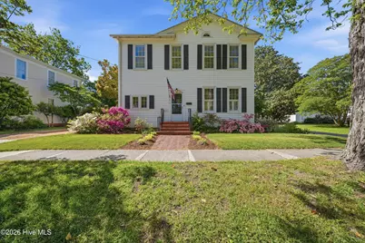 215 W Queen Street, Edenton, NC 27932 - Photo 1