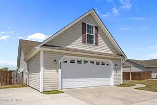 209 Cherry Blossom Dr, Richlands, NC 28574 - Photo 3