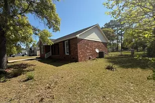 162 E 12 Oaks Rd, Raeford, NC 28376 - Photo 3
