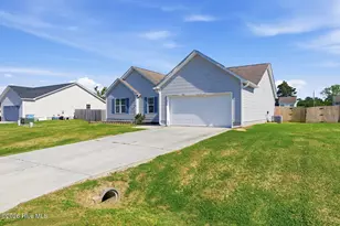 202 High Meadow Ct, Richlands, NC 28574 - Photo 3