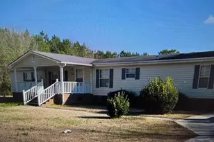 393 W Ridge St, Rose Hill, NC 28458 - Photo 1