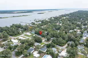 314 Jones St, Emerald Isle, NC 28594 - Photo 21
