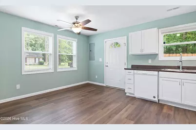 629 Walnut Drive, Jacksonville, NC 28540 - Photo 9