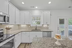 10113 Belville Oaks Ln, Leland, NC 28451 - Photo 9
