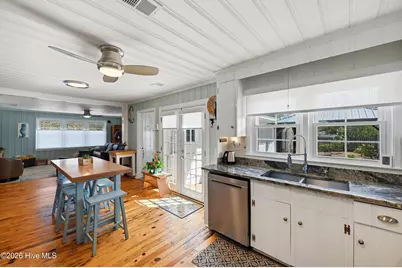 102 S Fodale Avenue, Southport, NC 28461 - Photo 13