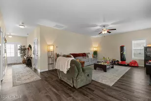 202 Maidstone Dr, Richlands, NC 28574 - Photo 9