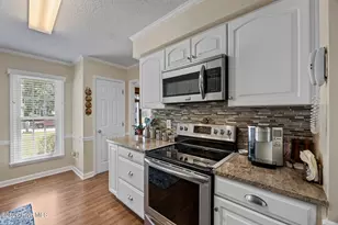 1902 Pinetree Dr, New Bern, NC 28562 - Photo 9