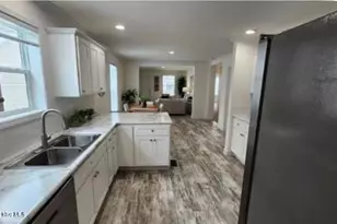 896 Academy St, Fair Bluff, NC 28439 - Photo 5