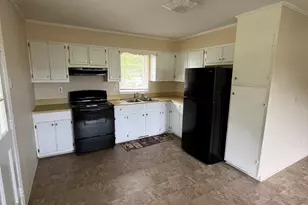809 Fox St, Elizabethtown, NC 28337 - Photo 3