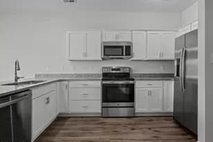 209 Verrazzano Ln, Jacksonville, NC 28546 - Photo 5