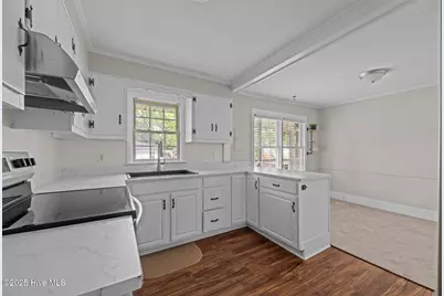 2402 Oaks Road, New Bern, NC 28560 - Photo 11