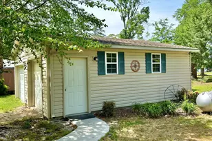 407 4th St, Bladenboro, NC 28320 - Photo 27