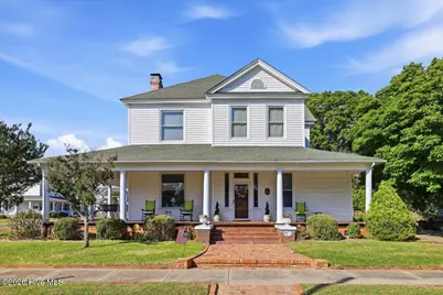 218 W College Street, Mount Olive, NC 28365 - Photo 1