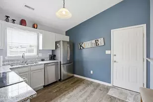 209 Snowden Ct, Richlands, NC 28574 - Photo 9