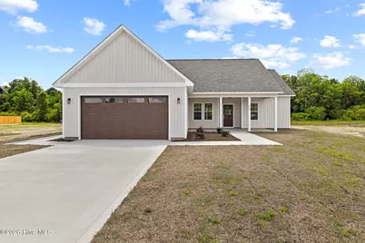 402 Wade Drive, Richlands, NC 28574 - Photo 1