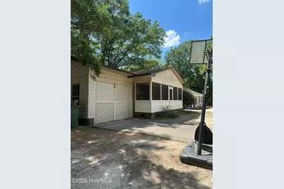 109 W Chestnut Street, Maxton, NC 28364 - Photo 1