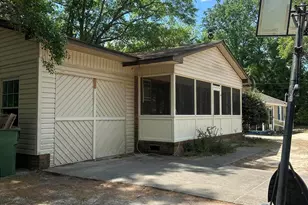 109 W Chestnut St, Maxton, NC 28364 - Photo 1
