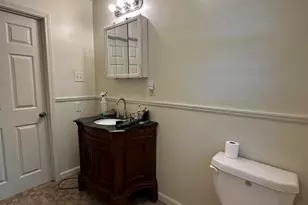 109 W Chestnut St, Maxton, NC 28364 - Photo 17