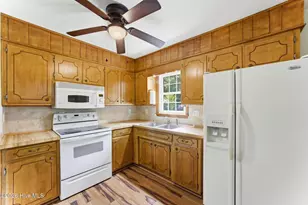 409 Bradford Dr, New Bern, NC 28560 - Photo 11