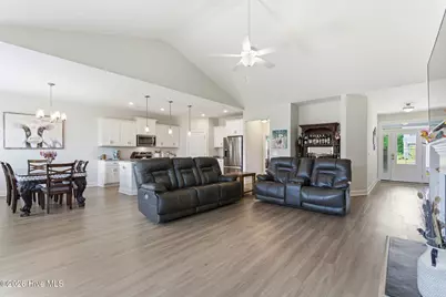 305 W Weatherbee Way, Hampstead, NC 28443 - Photo 5