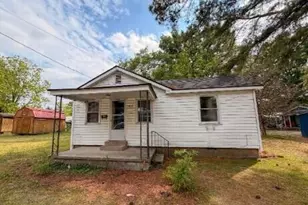 404 E Elizabeth St, Selma, NC 27576 - Photo 1
