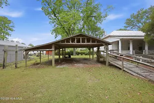 211 Pollock St, Pollocksville, NC 28573 - Photo 35