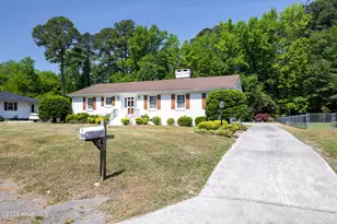 505 Lafayette St, Clinton, NC 28328 - Photo 1