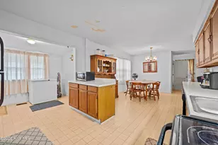 203 E Clinton St, Roseboro, NC 28382 - Photo 25