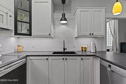 304 N Front Street #Apt J, Wilmington, NC 28401 - Photo 11