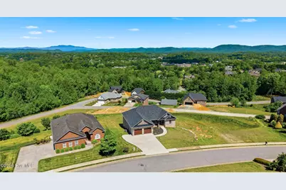 418 Huntington Woods Drive N, Lenoir, NC 28645 - Photo 31