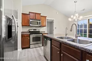752 Radiant Dr, Jacksonville, NC 28546 - Photo 7