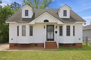 303 Dobbs St, Hertford, NC 27944 - Photo 1